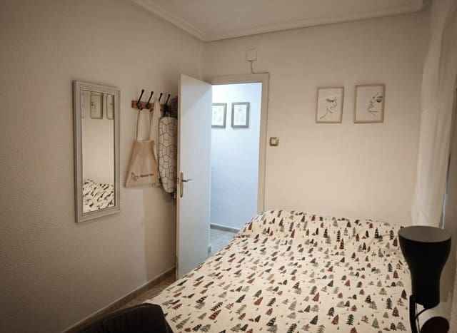 Piso de 2 habitaciones en Centro, Elche / Elx en venta - 118.000 € (Ref: 9533636)