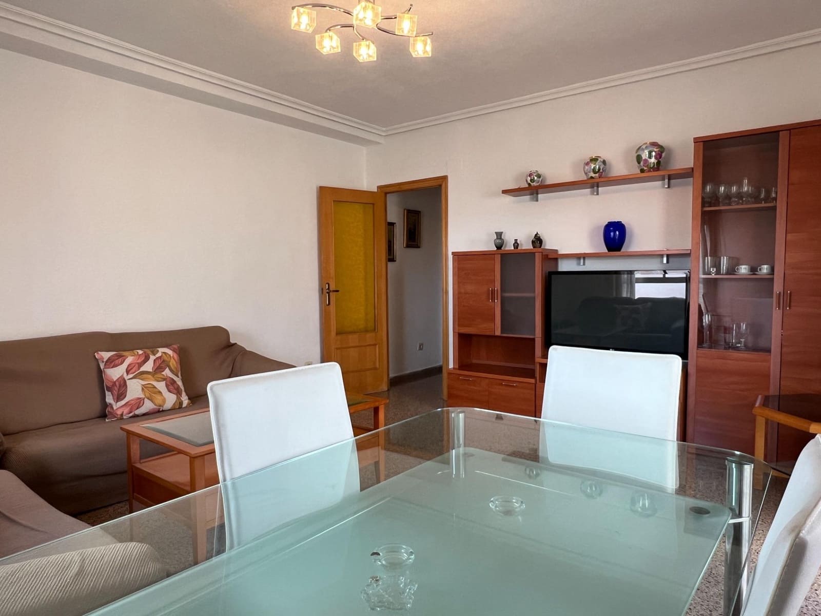 4 bedroom Flat for rent in Elche / Elx - € 950 (Ref: 9584536)