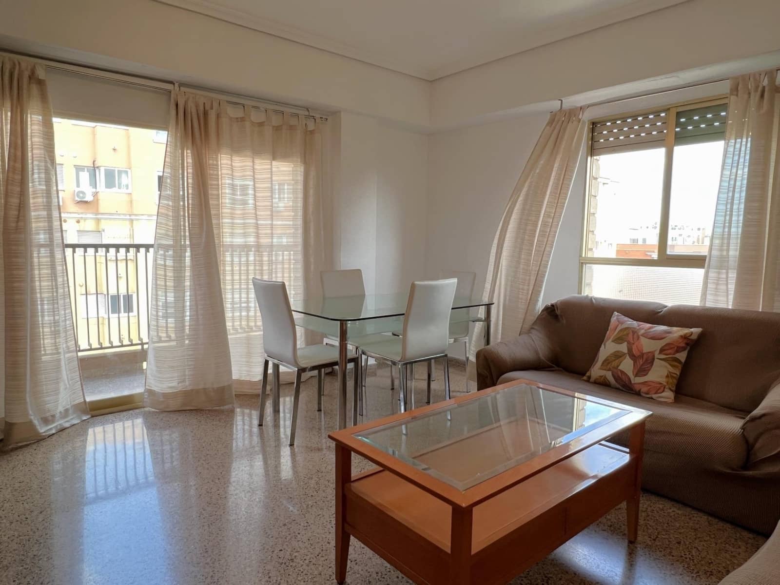 4 bedroom Flat for rent in Elche / Elx - € 950 (Ref: 9584536)