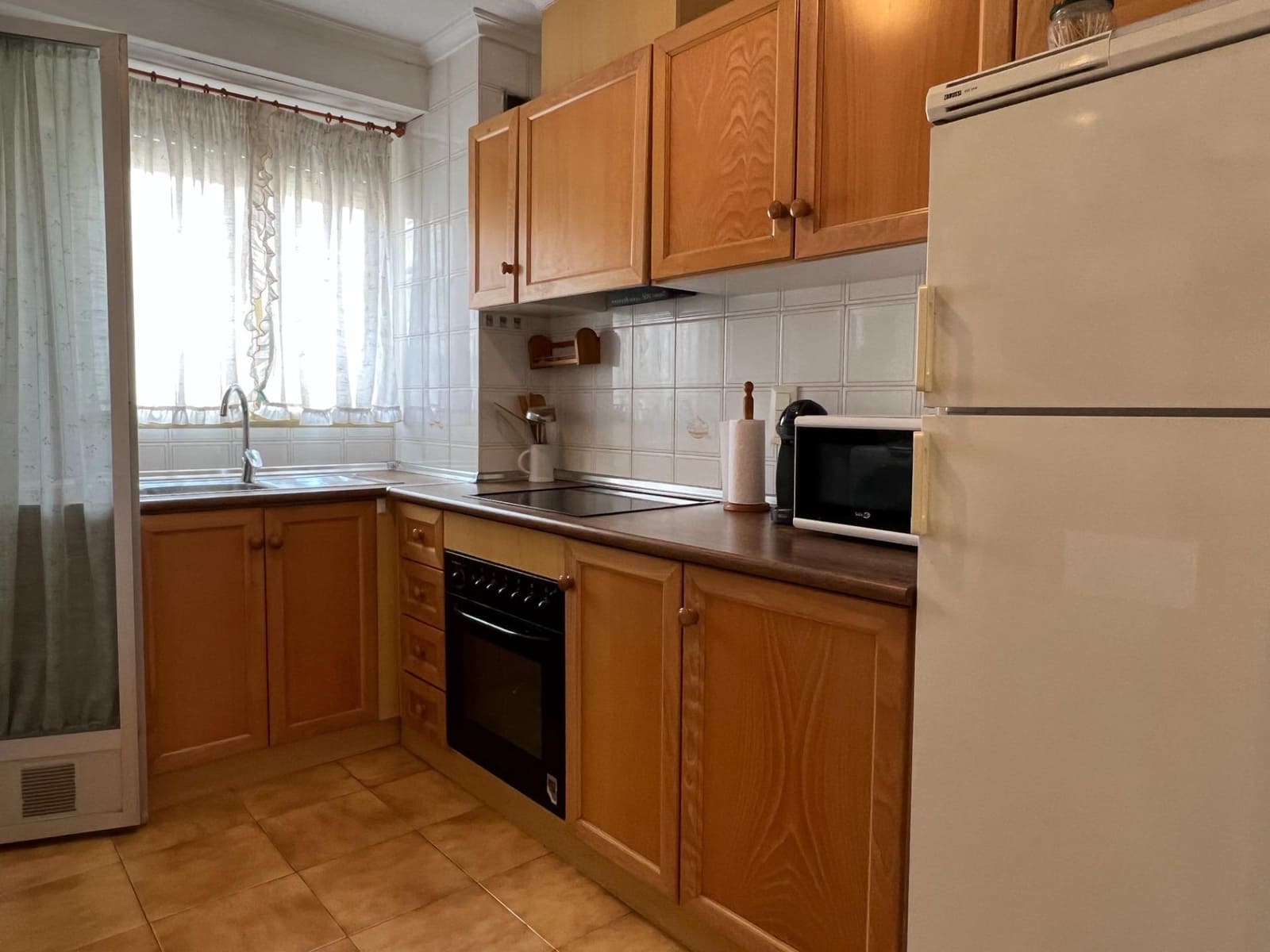 4 bedroom Flat for rent in Elche / Elx - € 950 (Ref: 9584536)