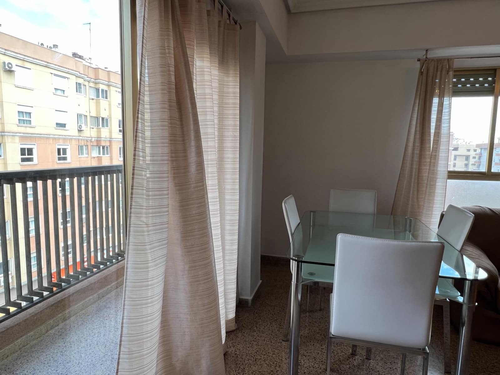 4 bedroom Flat for rent in Elche / Elx - € 950 (Ref: 9584536)