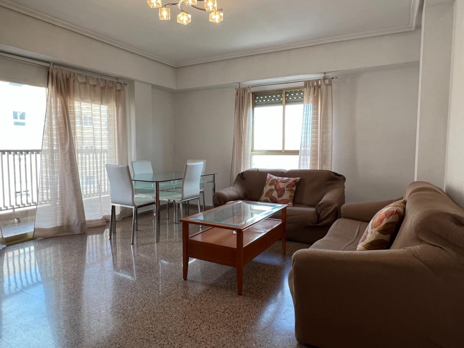 4 bedroom Flat for rent in Elche / Elx - € 950 (Ref: 9584536)
