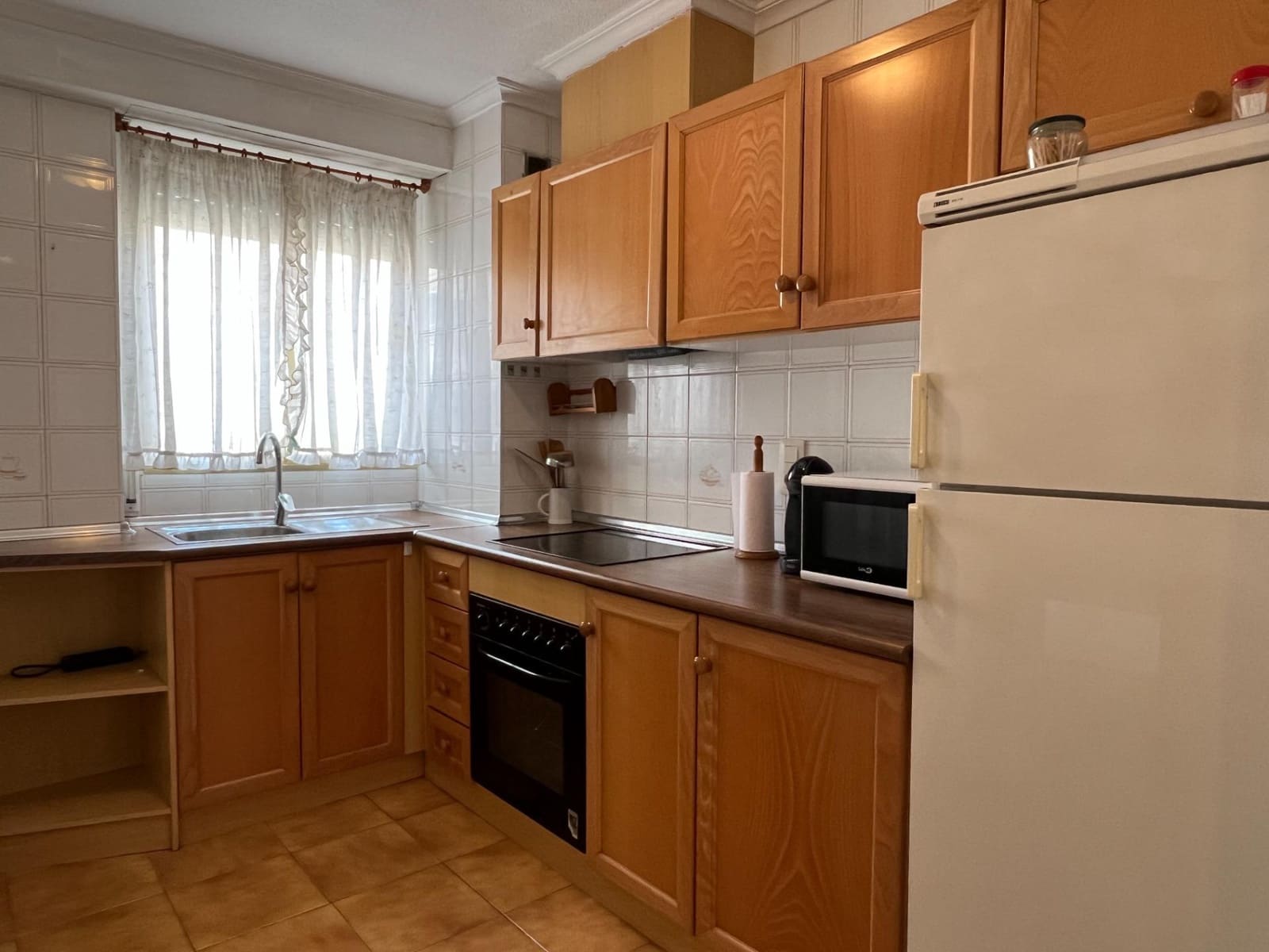 4 bedroom Flat for rent in Elche / Elx - € 950 (Ref: 9584536)