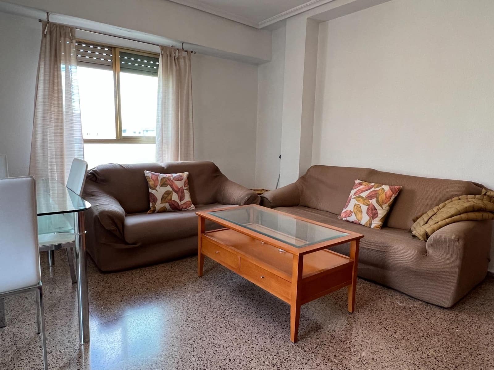 4 bedroom Flat for rent in Elche / Elx - € 950 (Ref: 9584536)