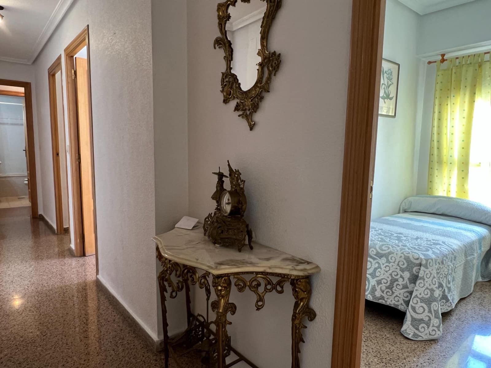 4 bedroom Flat for rent in Elche / Elx - € 950 (Ref: 9584536)