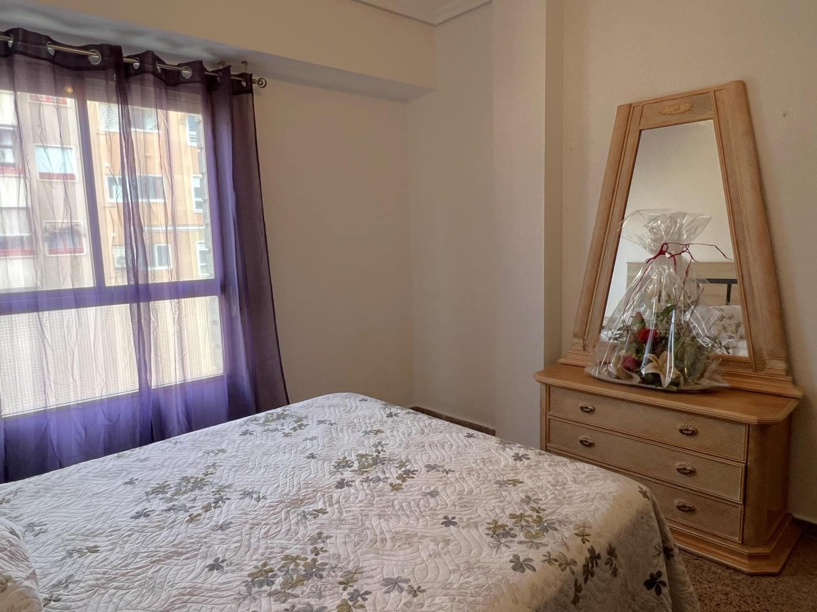 4 bedroom Flat for rent in Elche / Elx - € 950 (Ref: 9584536)