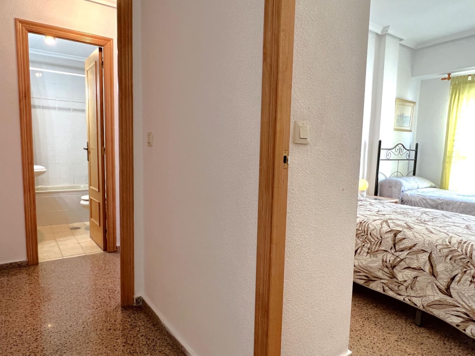 4 bedroom Flat for rent in Elche / Elx - € 950 (Ref: 9584536)