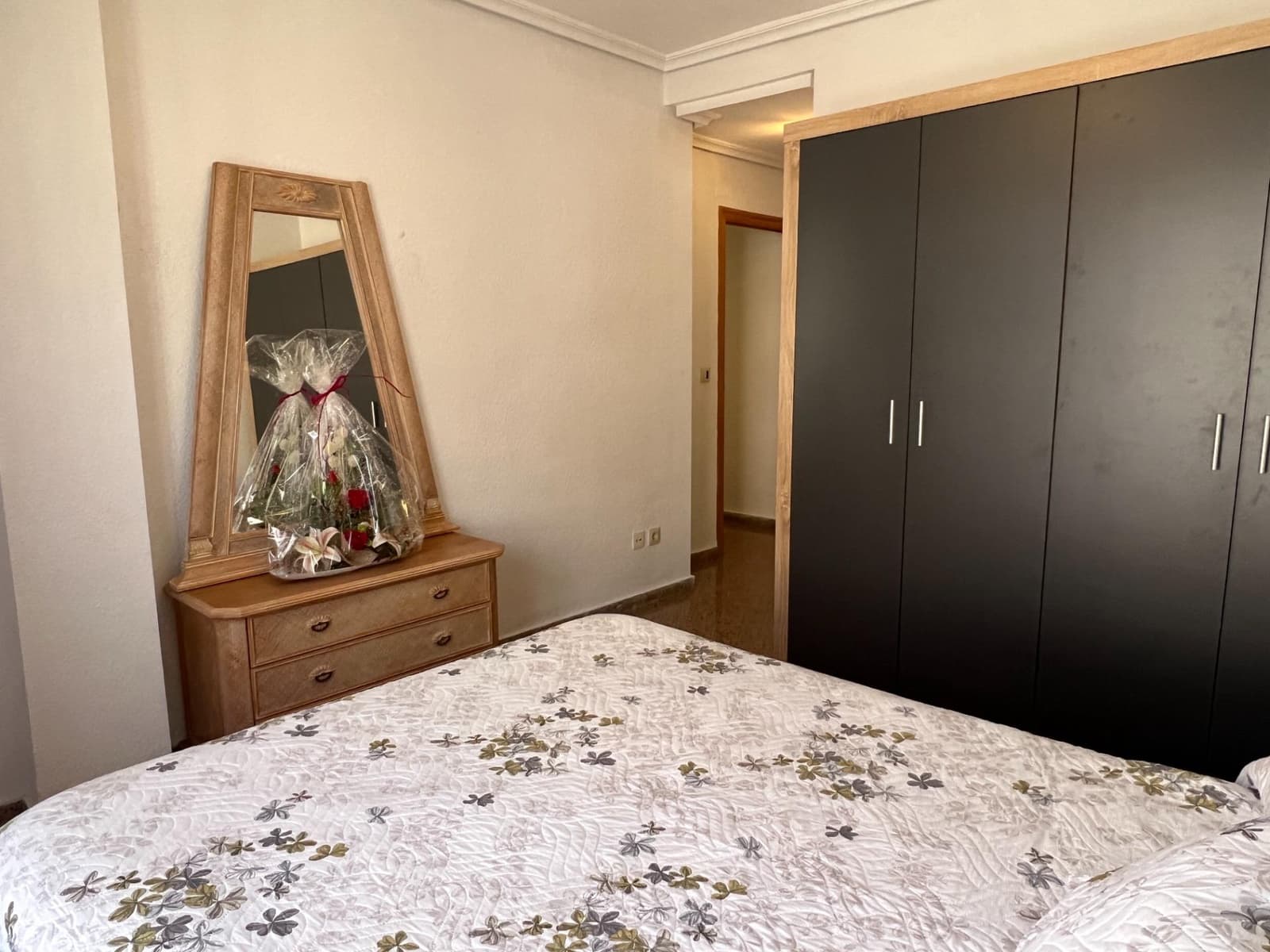 4 bedroom Flat for rent in Elche / Elx - € 950 (Ref: 9584536)