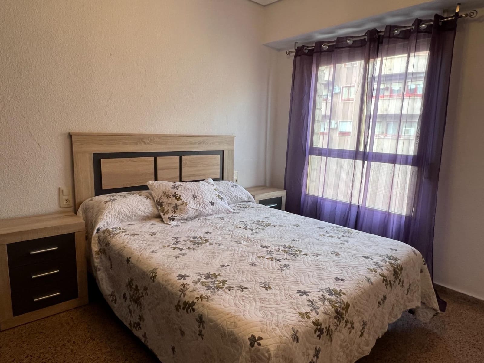 4 bedroom Flat for rent in Elche / Elx - € 950 (Ref: 9584536)