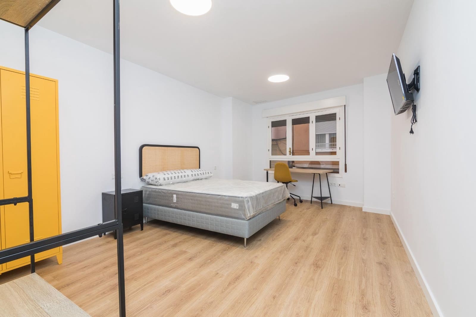 7 bedroom Apartment for rent in Elche / Elx - € 385 (Ref: 9611412)