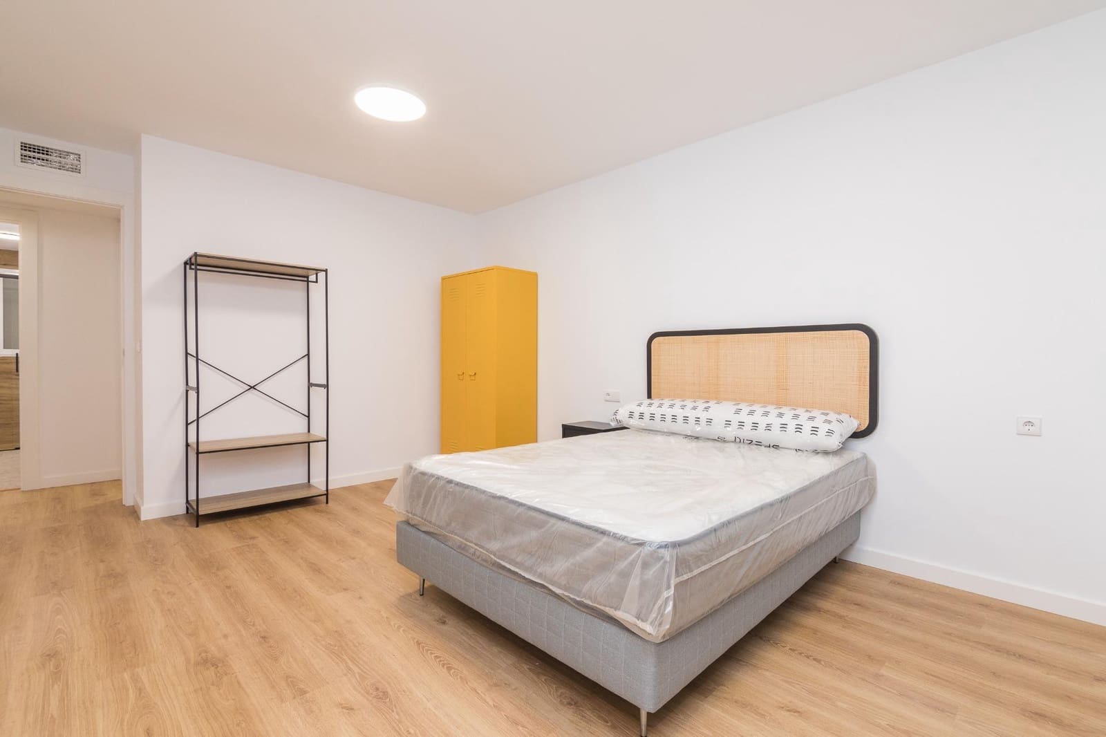 7 bedroom Apartment for rent in Elche / Elx - € 385 (Ref: 9611412)