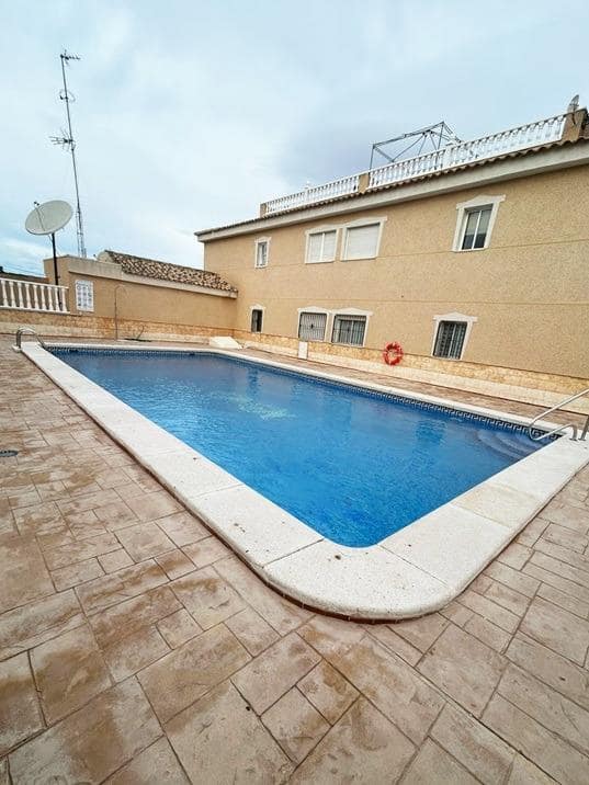 2 slaapkamer Rijtjeshuis te koop in Formentera del Segura met zwembad - € 115.500 (Ref: 9735767)