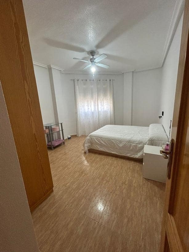 2 slaapkamer Rijtjeshuis te koop in Formentera del Segura met zwembad - € 115.500 (Ref: 9735767)