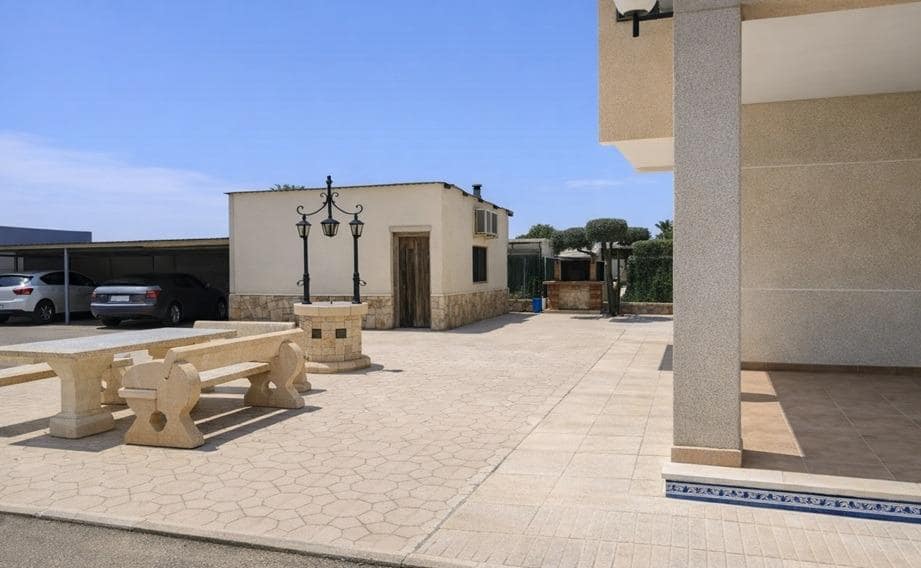 5 sypialnia Willa na sprzedaż w Torrellano z basenem garażem - 419 000 € (Ref: 9759162)