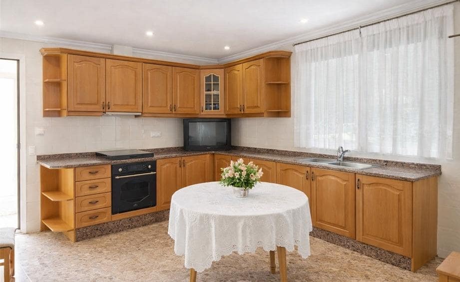 5 sypialnia Willa na sprzedaż w Torrellano z basenem garażem - 419 000 € (Ref: 9759162)