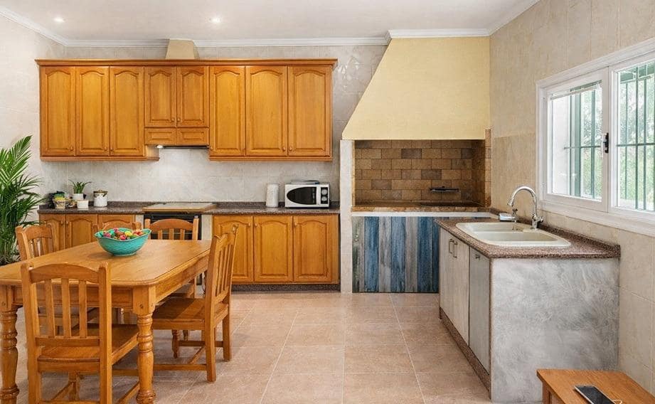 5 sypialnia Willa na sprzedaż w Torrellano z basenem garażem - 419 000 € (Ref: 9759162)