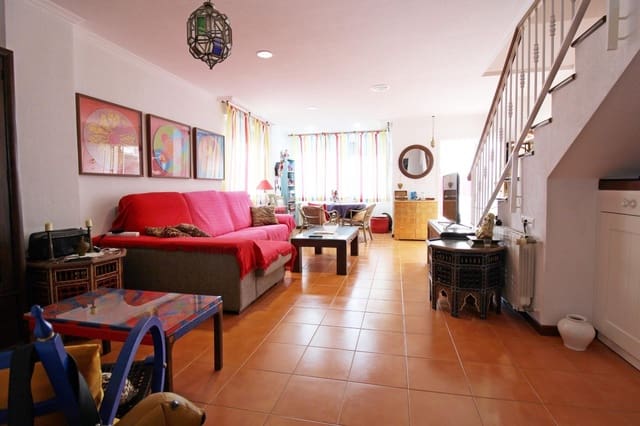 4 slaapkamer Rijtjeshuis te koop in Ciutat Universitària, Elche / Elx met zwembad garage - € 435.750 (Ref: 9762148)