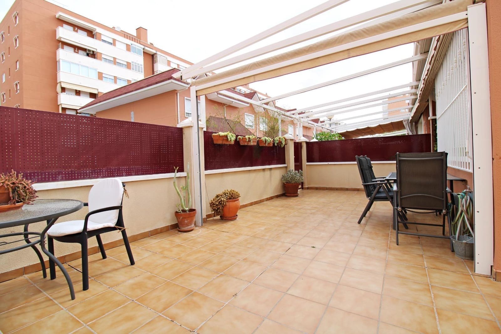 4 slaapkamer Rijtjeshuis te koop in Elche / Elx met zwembad garage - € 435.750 (Ref: 9762148)