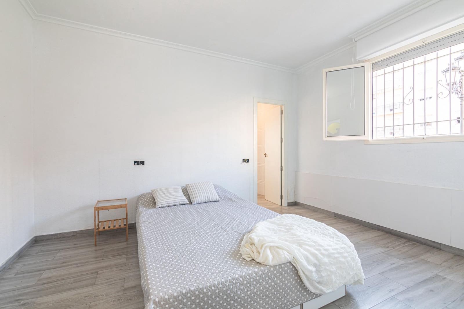 Commercial for sale in Elche / Elx - € 137,000 (Ref: 9965458)