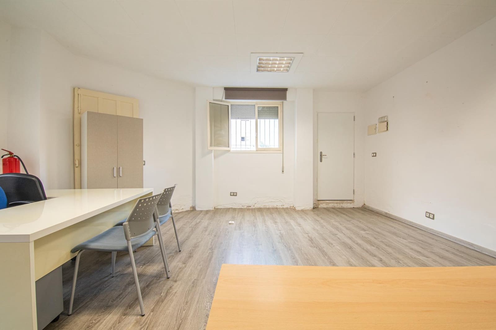 Commercial for sale in Elche / Elx - € 137,000 (Ref: 9965458)