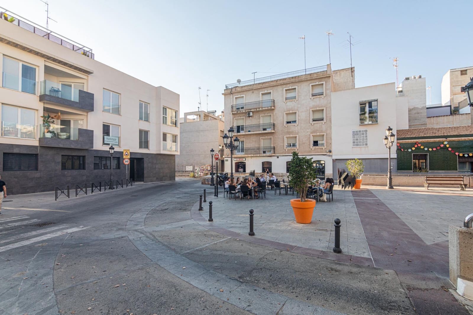 Commercial for sale in Elche / Elx - € 137,000 (Ref: 9965458)