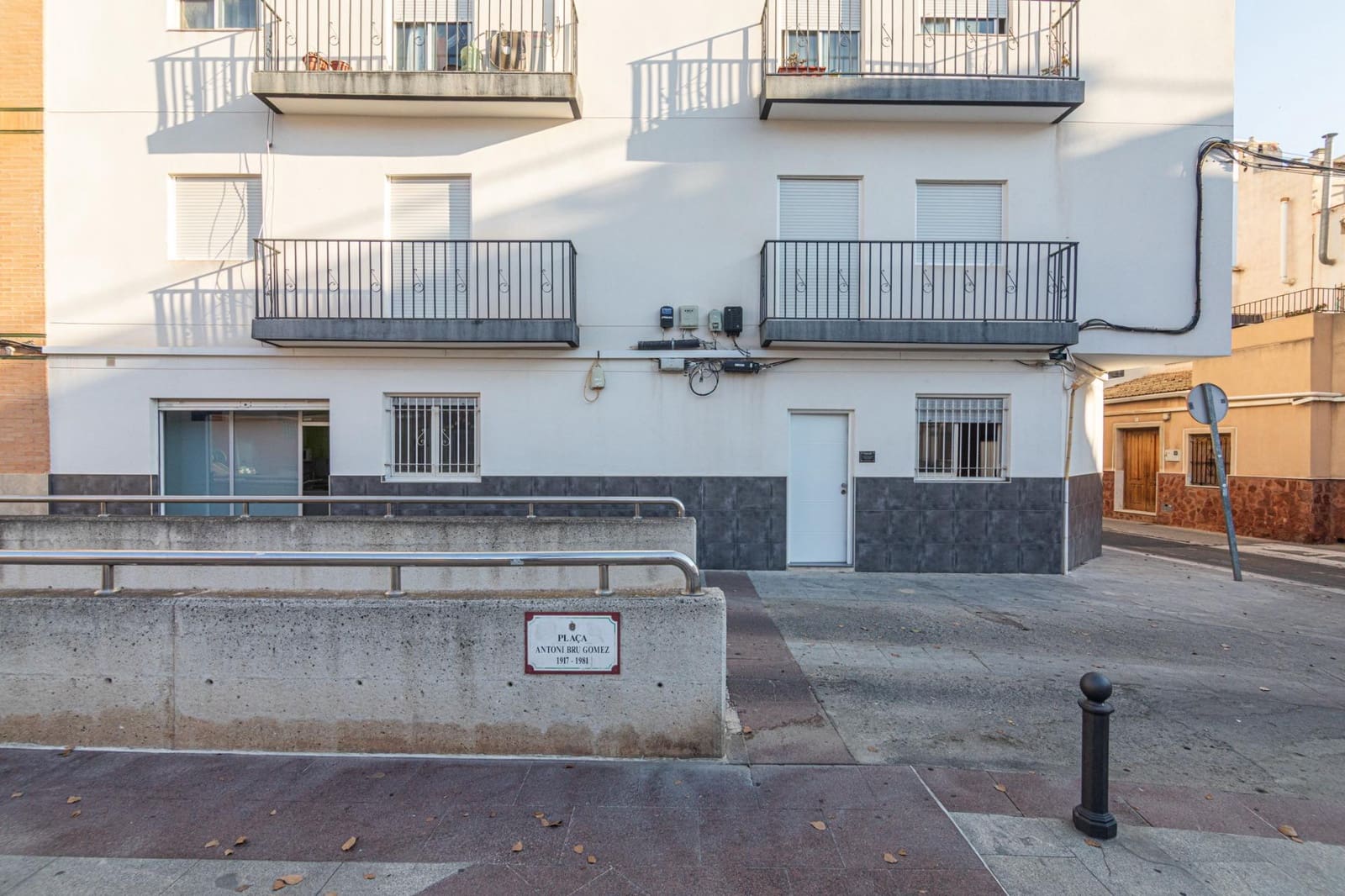 Commercial for sale in Elche / Elx - € 137,000 (Ref: 9965458)