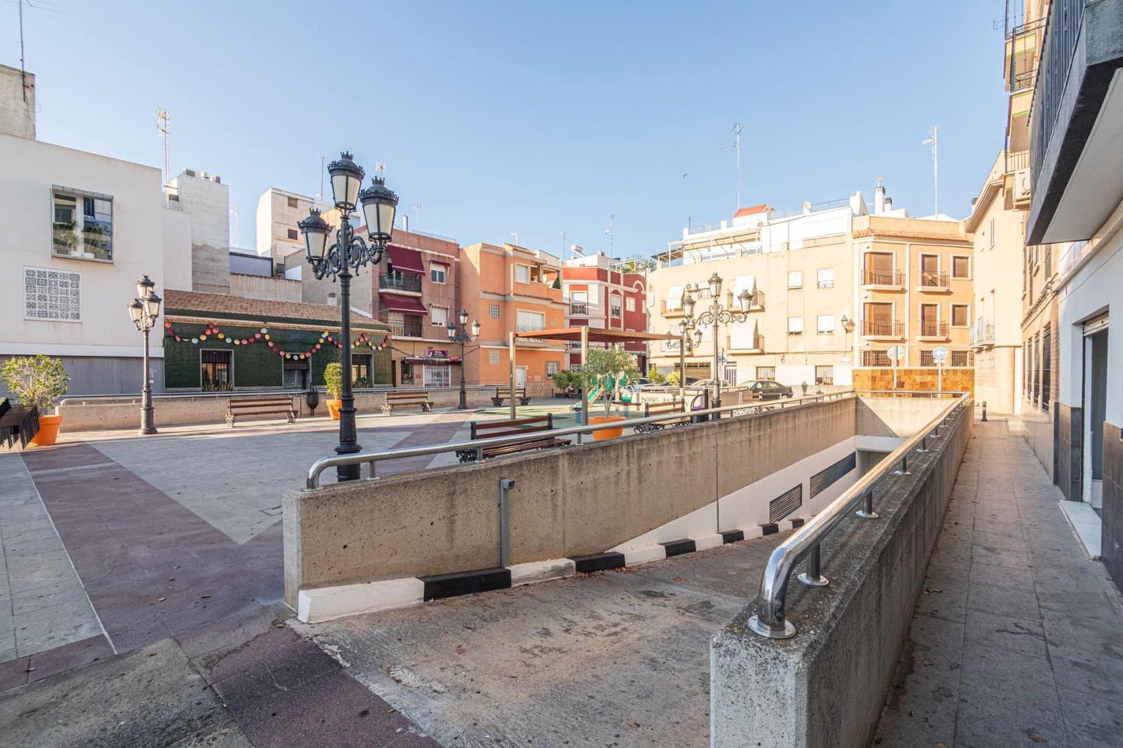 Commercial for sale in Elche / Elx - € 137,000 (Ref: 9965458)