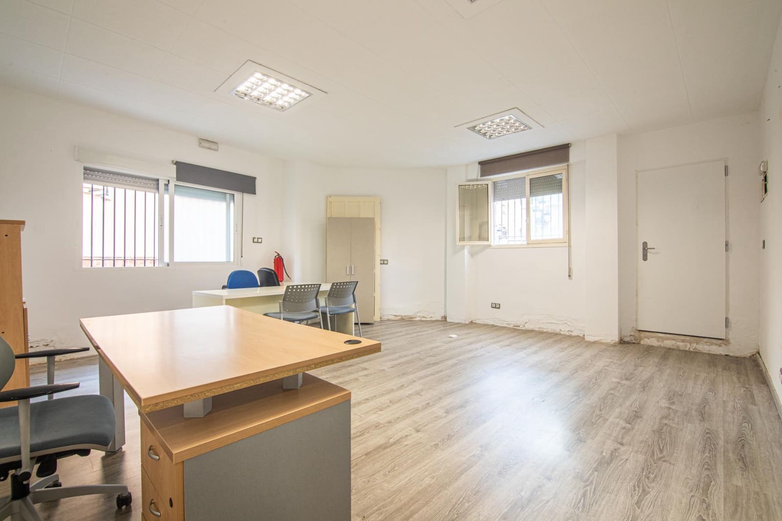 Commercial for sale in Elche / Elx - € 137,000 (Ref: 9965458)