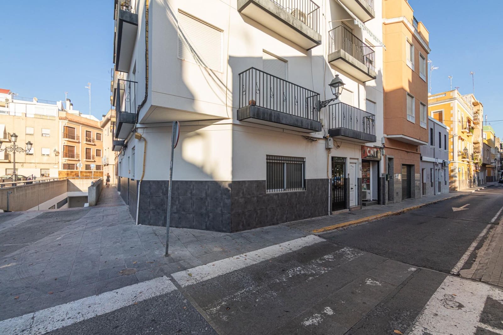 Commercial for sale in Elche / Elx - € 137,000 (Ref: 9965458)