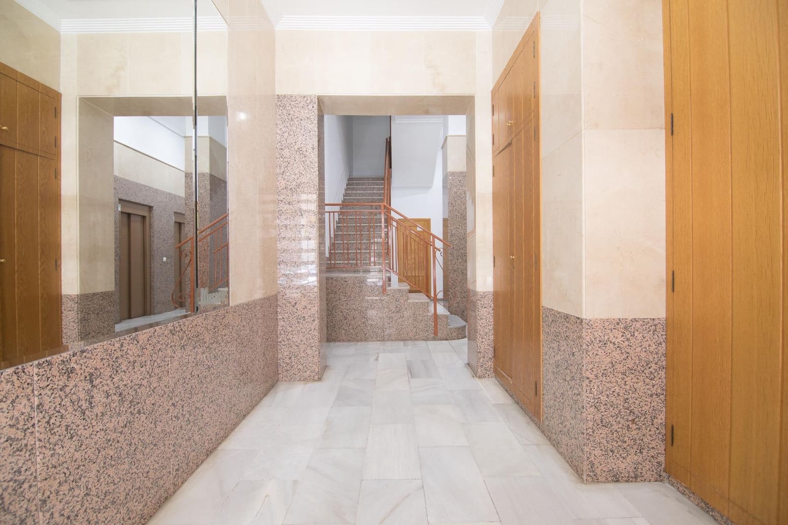 Piso de 3 habitaciones en Elche / Elx en venta con garaje - 209.900 € (Ref: 9979032)