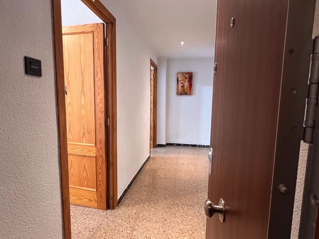 4 quarto Apartamento para arrendar em Altabix, Elche / Elx - 1 200 € (Ref: 9983137)