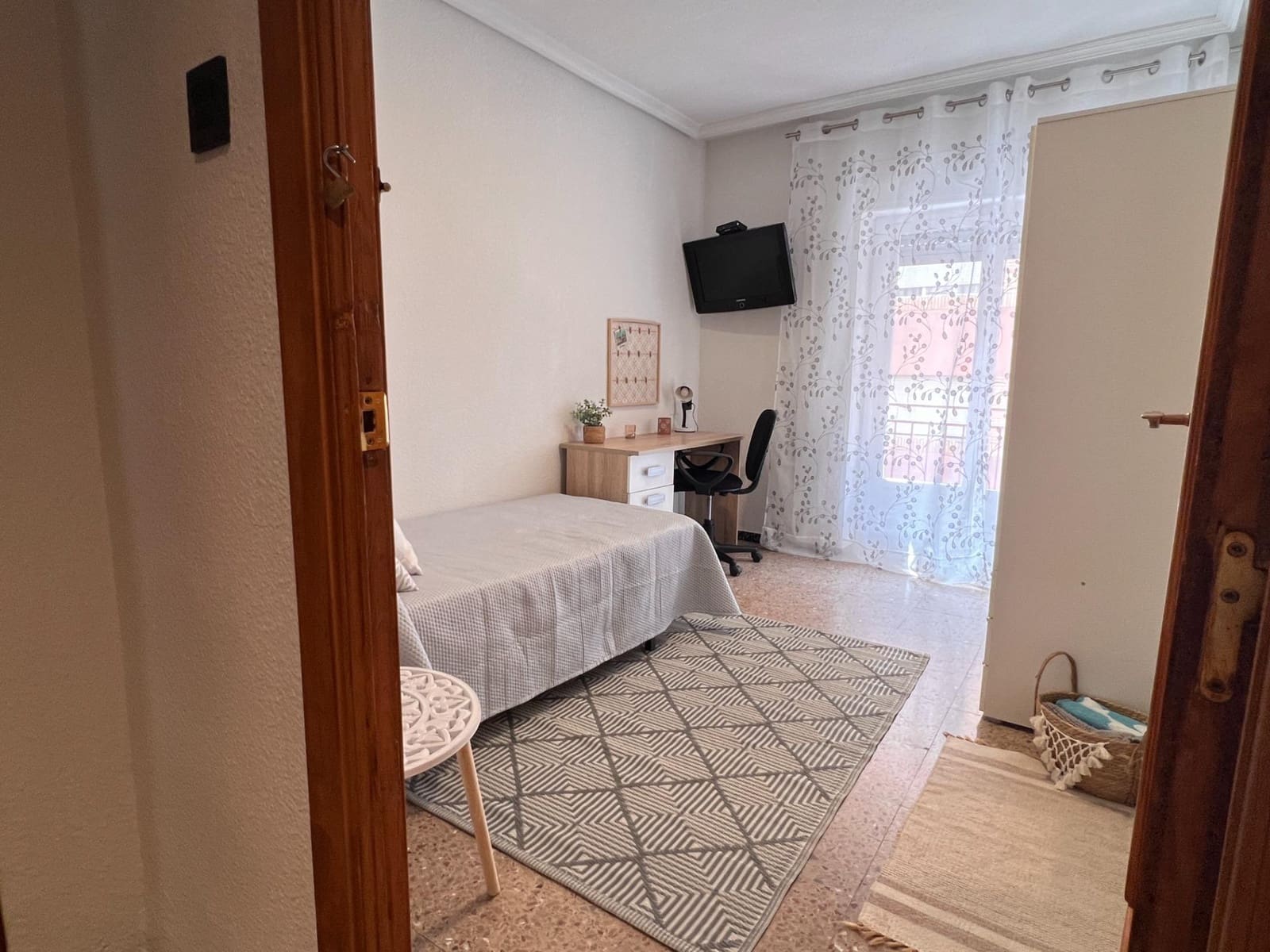 4 quarto Apartamento para arrendar em Elche / Elx - 1 200 € (Ref: 9983137)