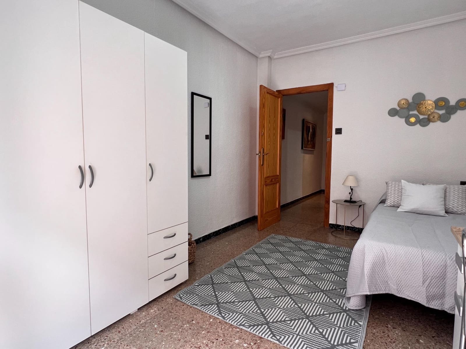 4 quarto Apartamento para arrendar em Elche / Elx - 1 200 € (Ref: 9983137)