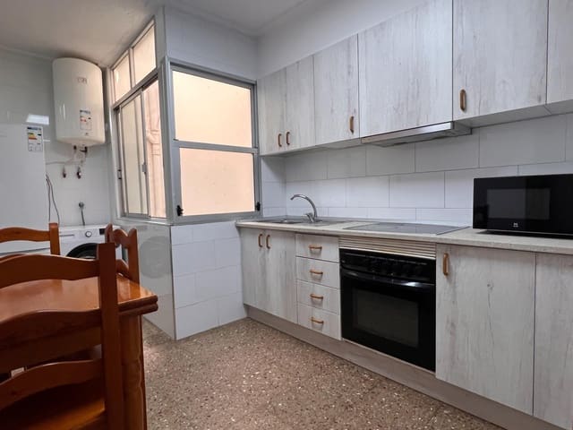 4 quarto Apartamento para arrendar em Altabix, Elche / Elx - 1 200 € (Ref: 9983137)