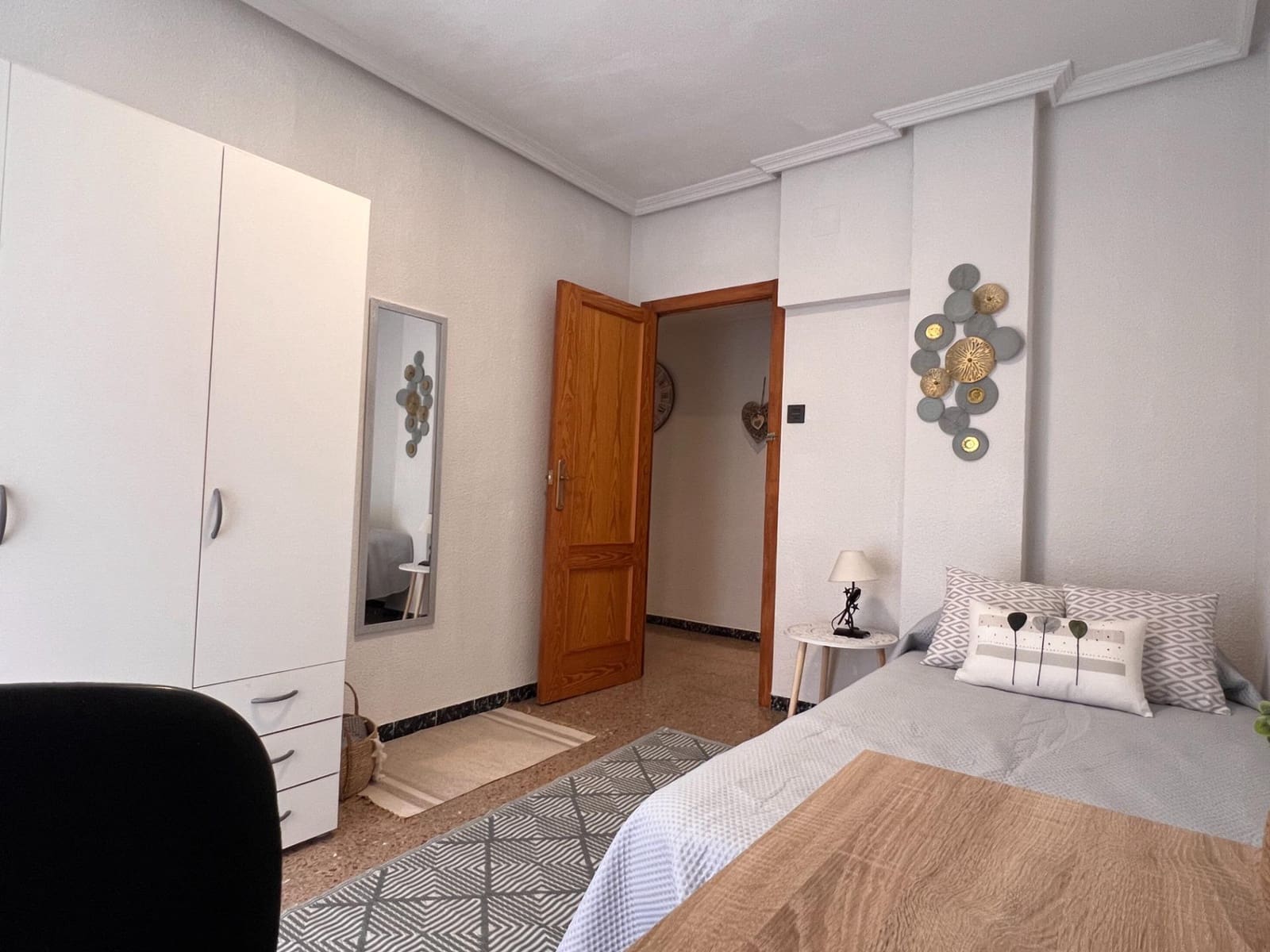 4 quarto Apartamento para arrendar em Elche / Elx - 1 200 € (Ref: 9983137)