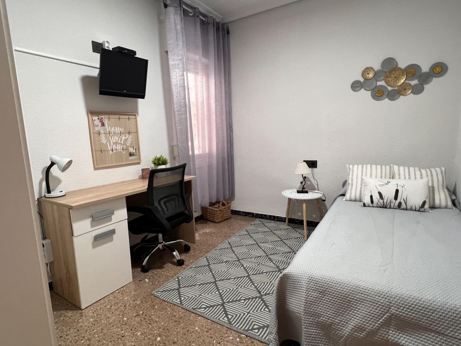 4 quarto Apartamento para arrendar em Elche / Elx - 1 200 € (Ref: 9983137)