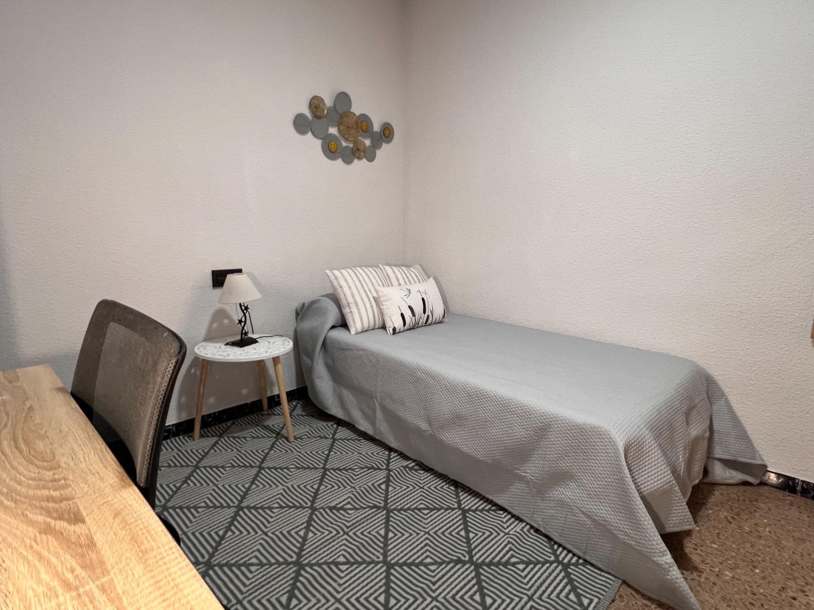 4 quarto Apartamento para arrendar em Elche / Elx - 1 200 € (Ref: 9983137)
