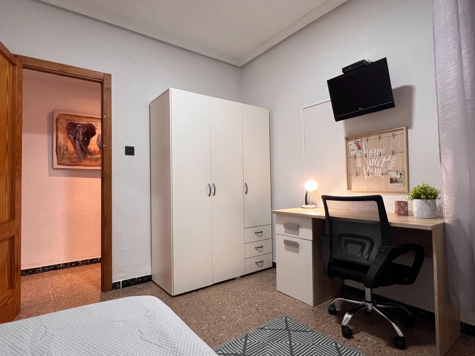 4 quarto Apartamento para arrendar em Elche / Elx - 1 200 € (Ref: 9983137)