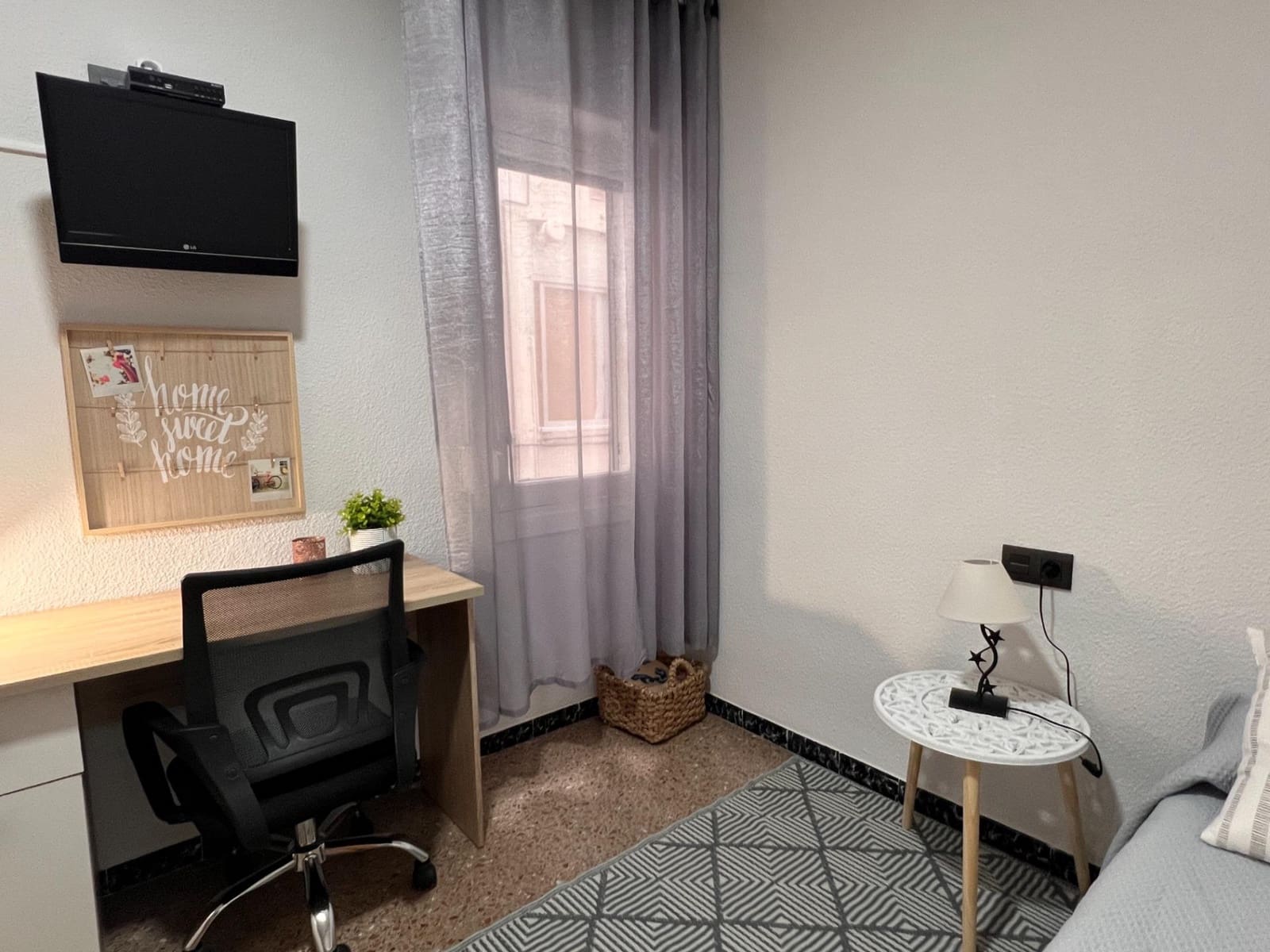 4 quarto Apartamento para arrendar em Elche / Elx - 1 200 € (Ref: 9983137)