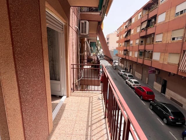 4 quarto Apartamento para arrendar em Altabix, Elche / Elx - 1 200 € (Ref: 9983137)