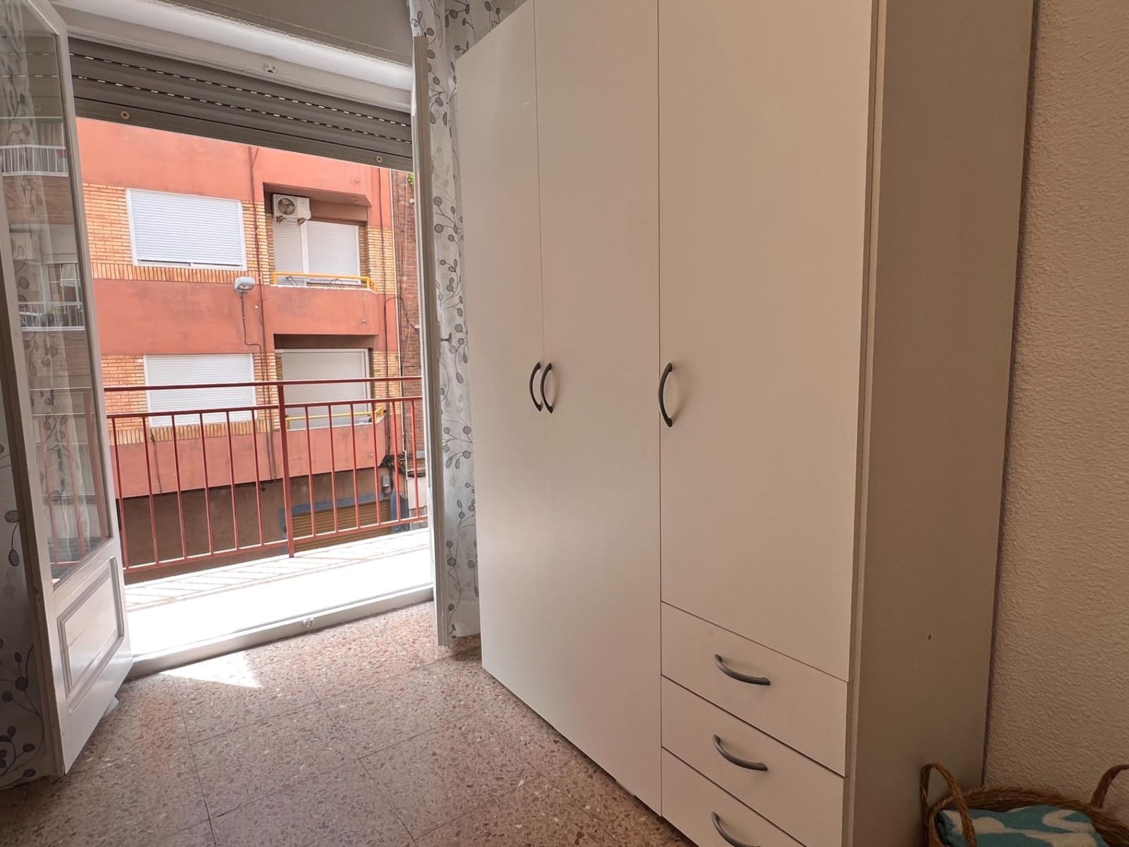 4 quarto Apartamento para arrendar em Elche / Elx - 1 200 € (Ref: 9983137)