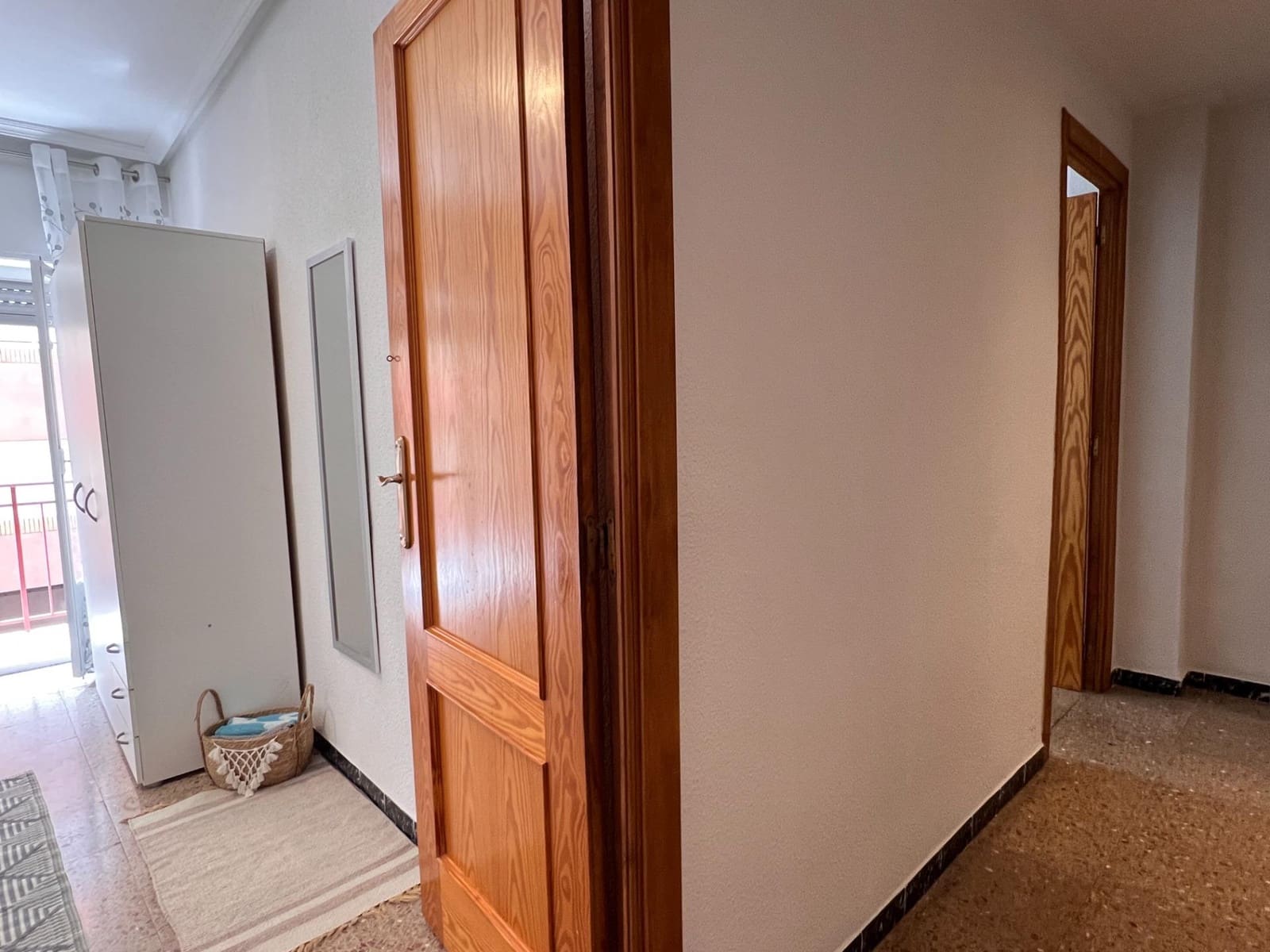 4 quarto Apartamento para arrendar em Elche / Elx - 1 200 € (Ref: 9983137)