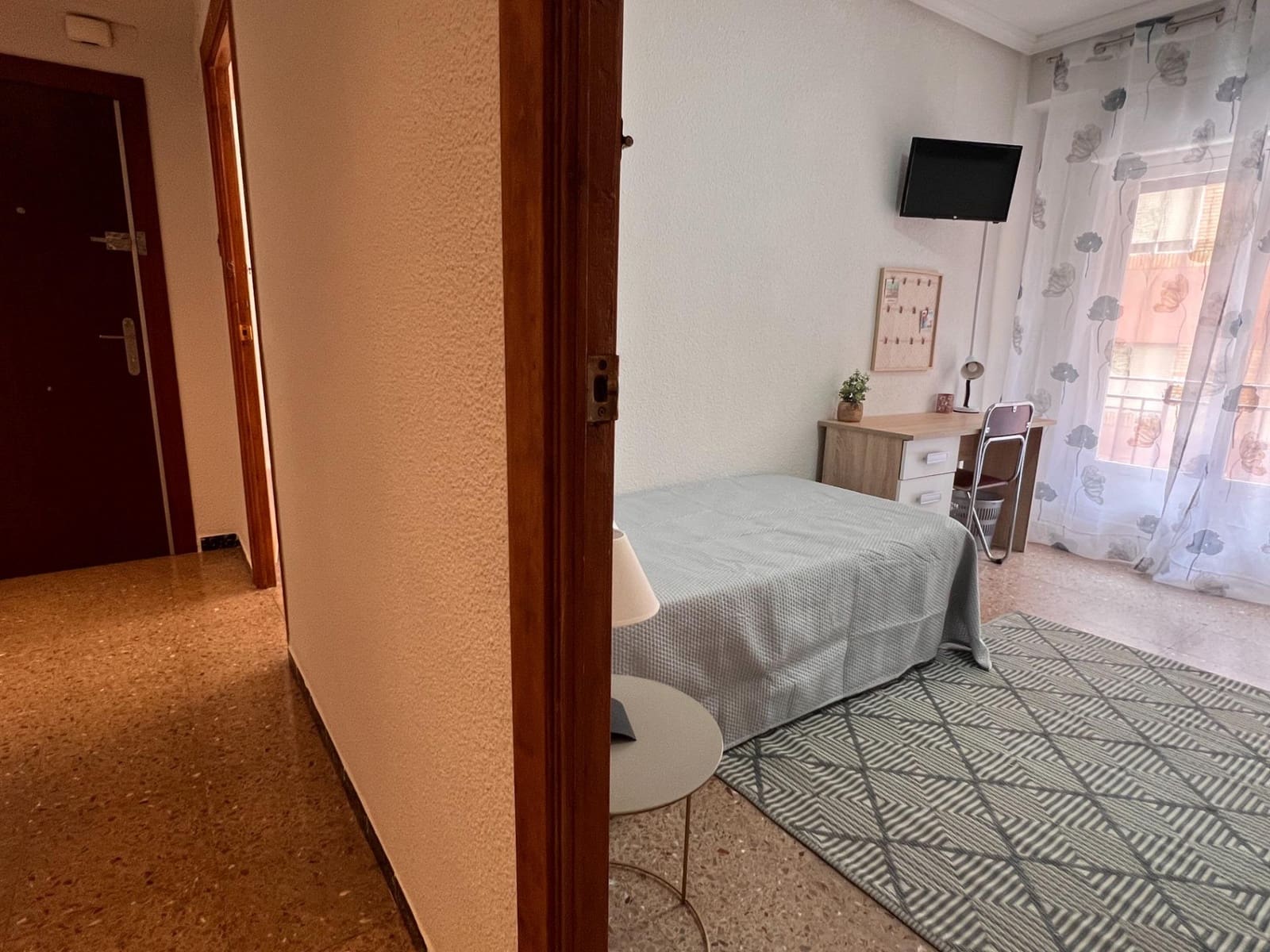 4 quarto Apartamento para arrendar em Elche / Elx - 1 200 € (Ref: 9983137)