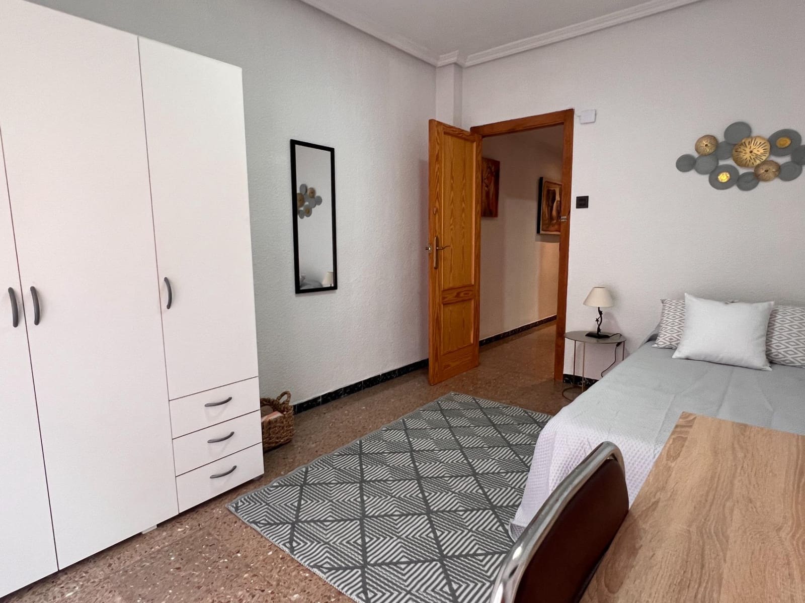 4 quarto Apartamento para arrendar em Elche / Elx - 1 200 € (Ref: 9983137)