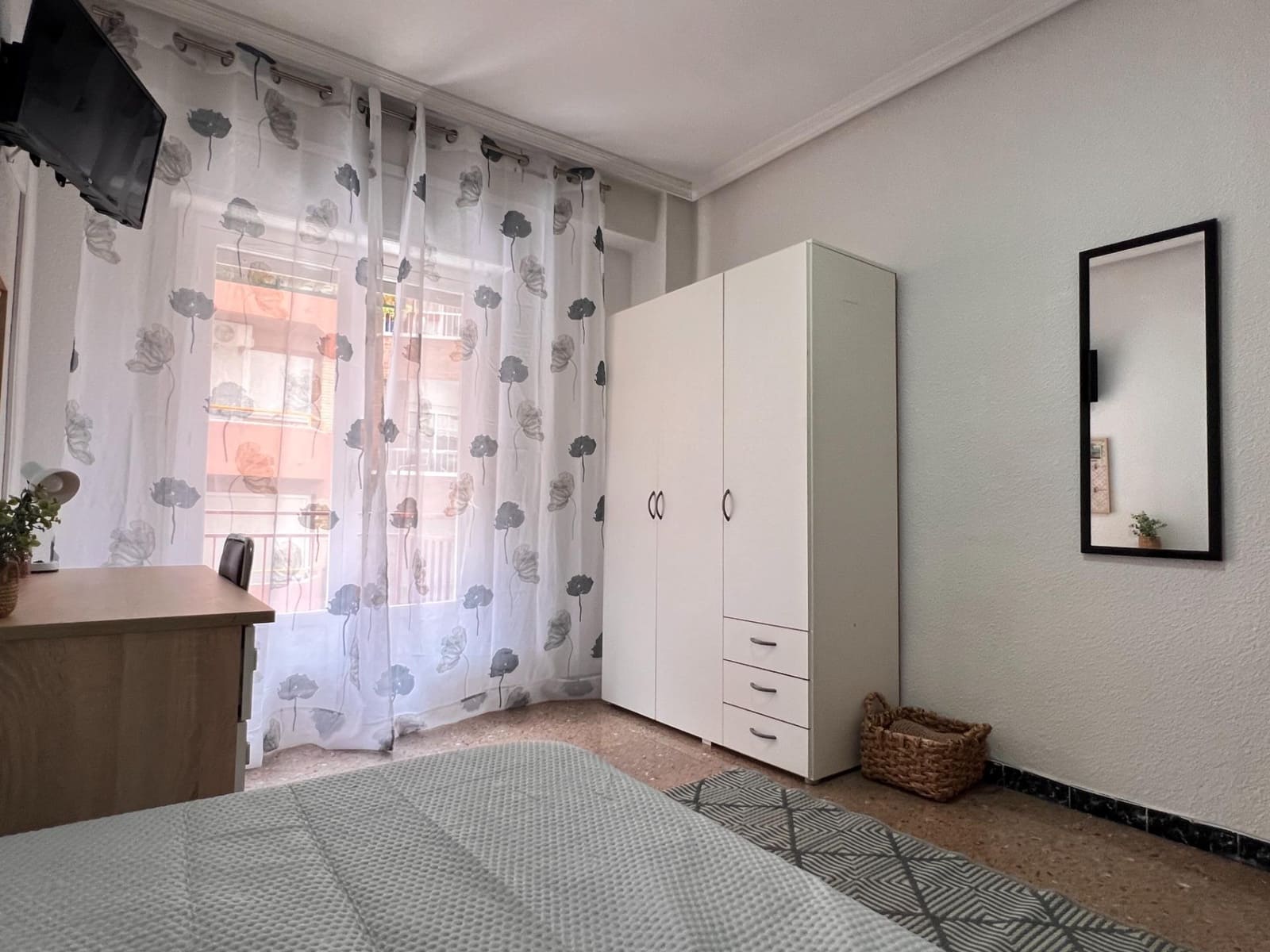 4 quarto Apartamento para arrendar em Elche / Elx - 1 200 € (Ref: 9983137)