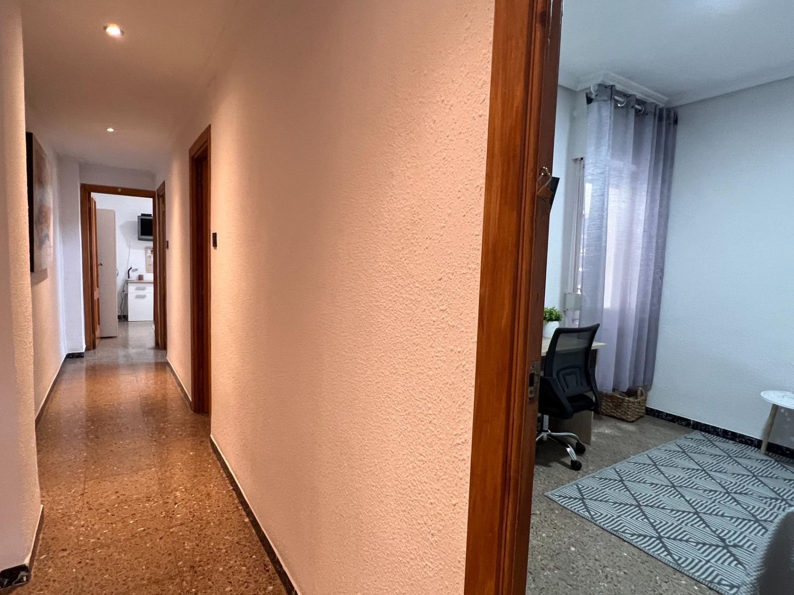 4 quarto Apartamento para arrendar em Elche / Elx - 1 200 € (Ref: 9983137)