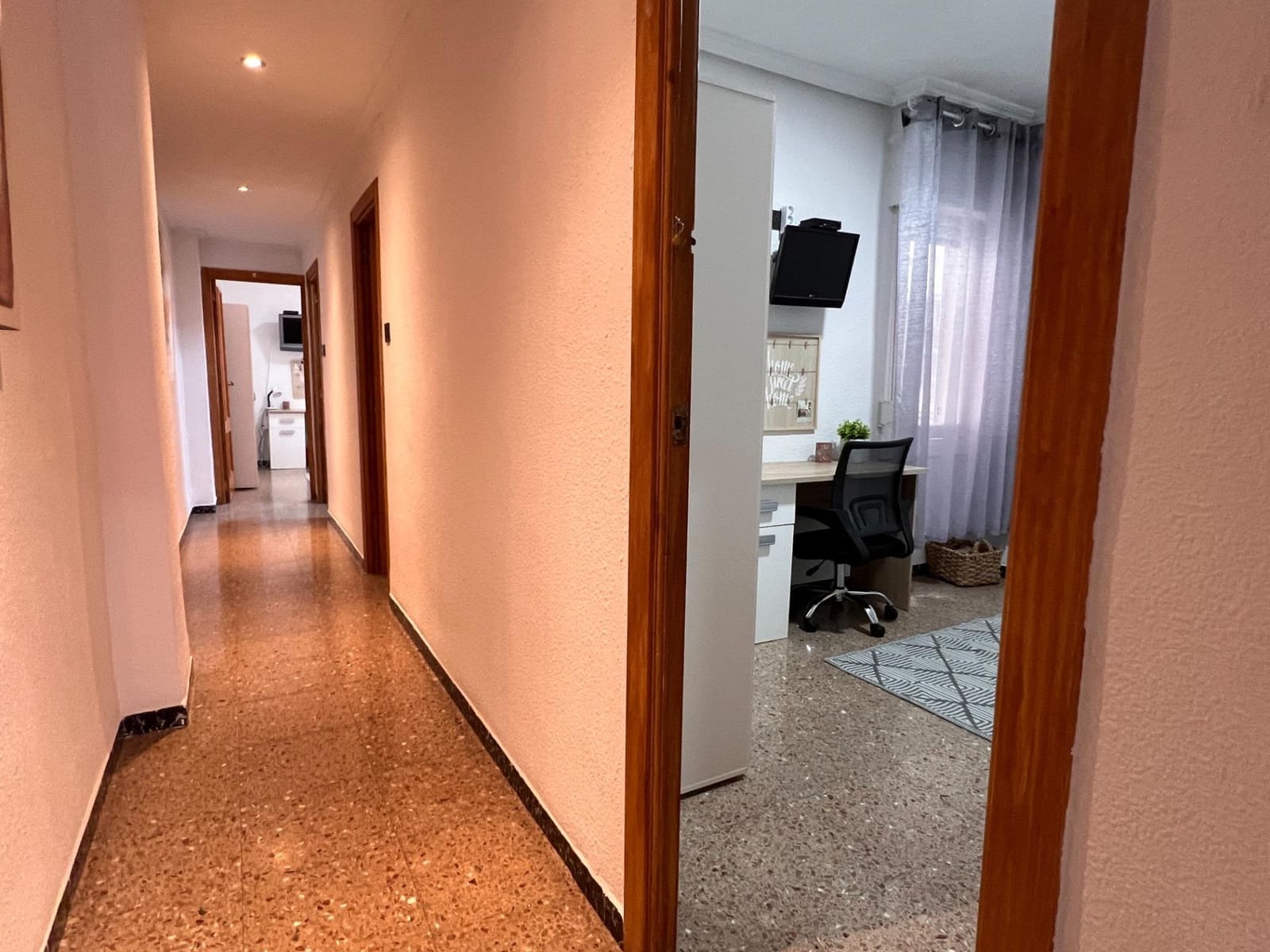 4 quarto Apartamento para arrendar em Elche / Elx - 1 200 € (Ref: 9983137)