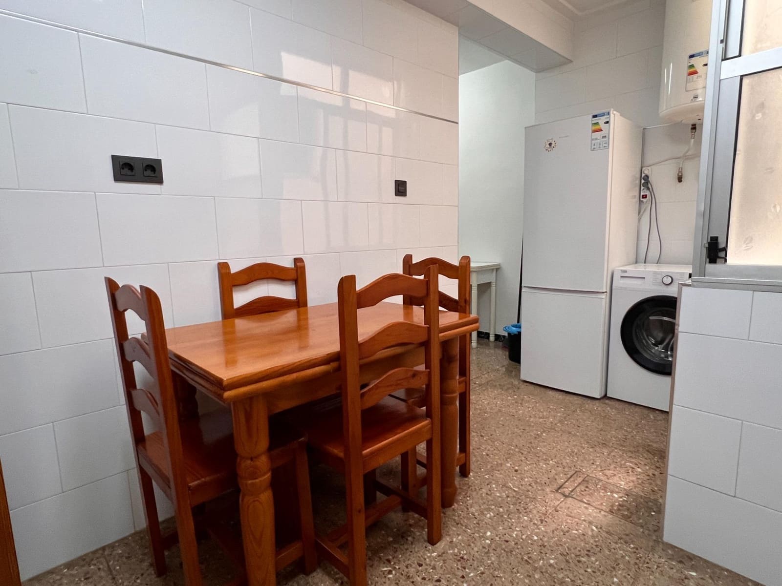 4 quarto Apartamento para arrendar em Elche / Elx - 1 200 € (Ref: 9983137)