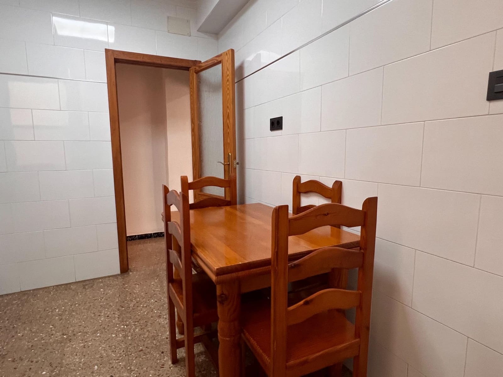 4 quarto Apartamento para arrendar em Elche / Elx - 1 200 € (Ref: 9983137)
