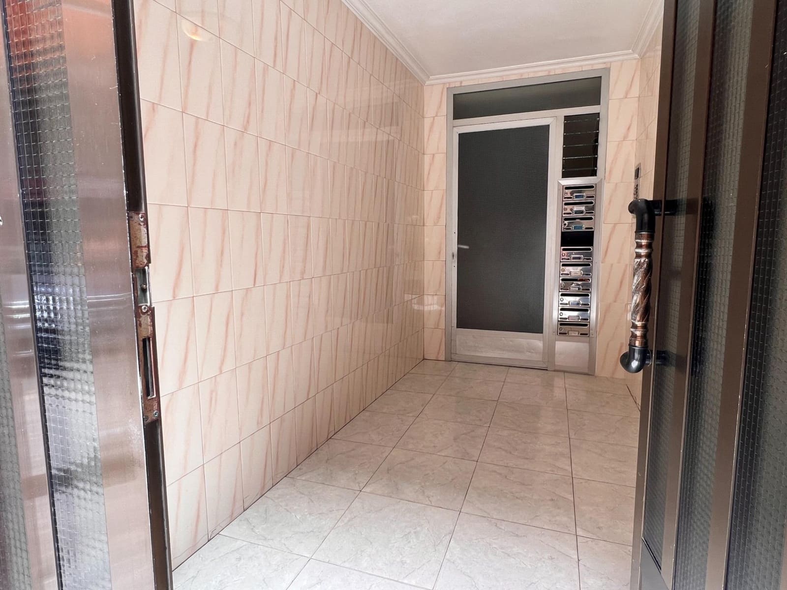 4 quarto Apartamento para arrendar em Elche / Elx - 1 200 € (Ref: 9983137)
